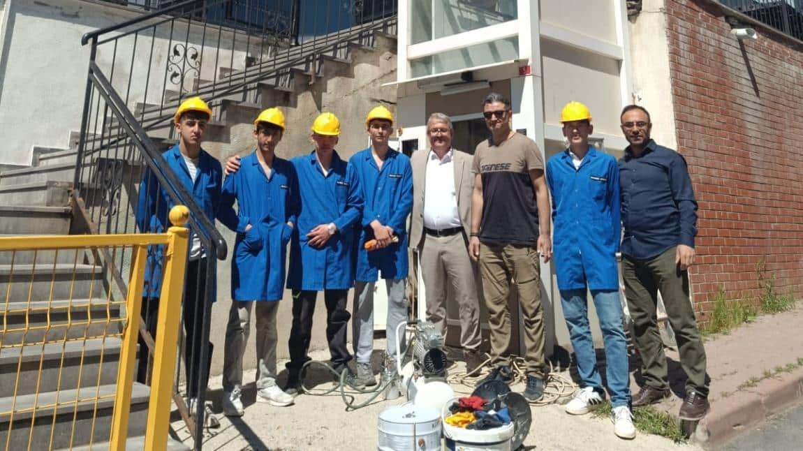 Sosyal Sorumluluk Projesi Kapsamında Okul Dışı Boyama Etkinliği Yapan Rıza KALELİ Hocamıza ve Öğrencilerine Teşekkür Ederiz 